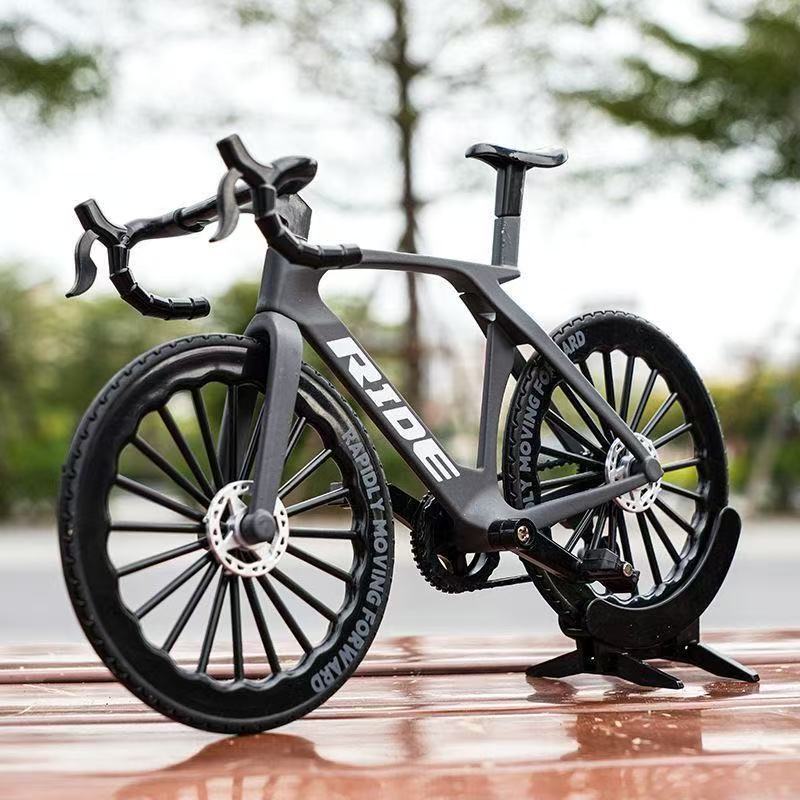 Realistic 1:8 Alloy Bicycle Model with Rotating Pedals & Steering Front Wheel